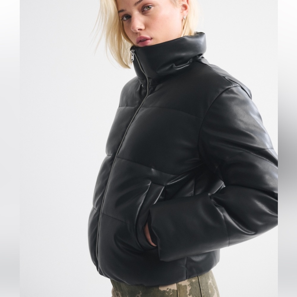 Classic Abercrombie and fitch short puffer jacket